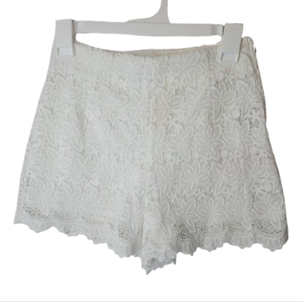 🎁 Charlotte Russe Women Shorts White Lace Pull On Size Small